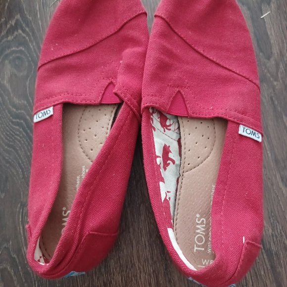 Red women size 8 Tom flats - Picture 1 of 2
